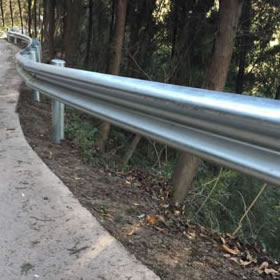 道（dào）路護欄板